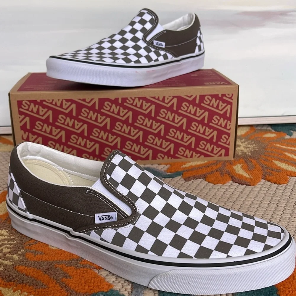 Vans Men’s Classic Slip-On
Color Theory Checkerboard Bungee
VN000BVZ9JC
Sneakers - Picture 2 of 16